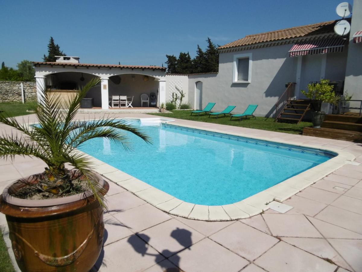 Les Chambres D'Hotes D'Eloise, Piscine Privee Aramon Bagian luar foto