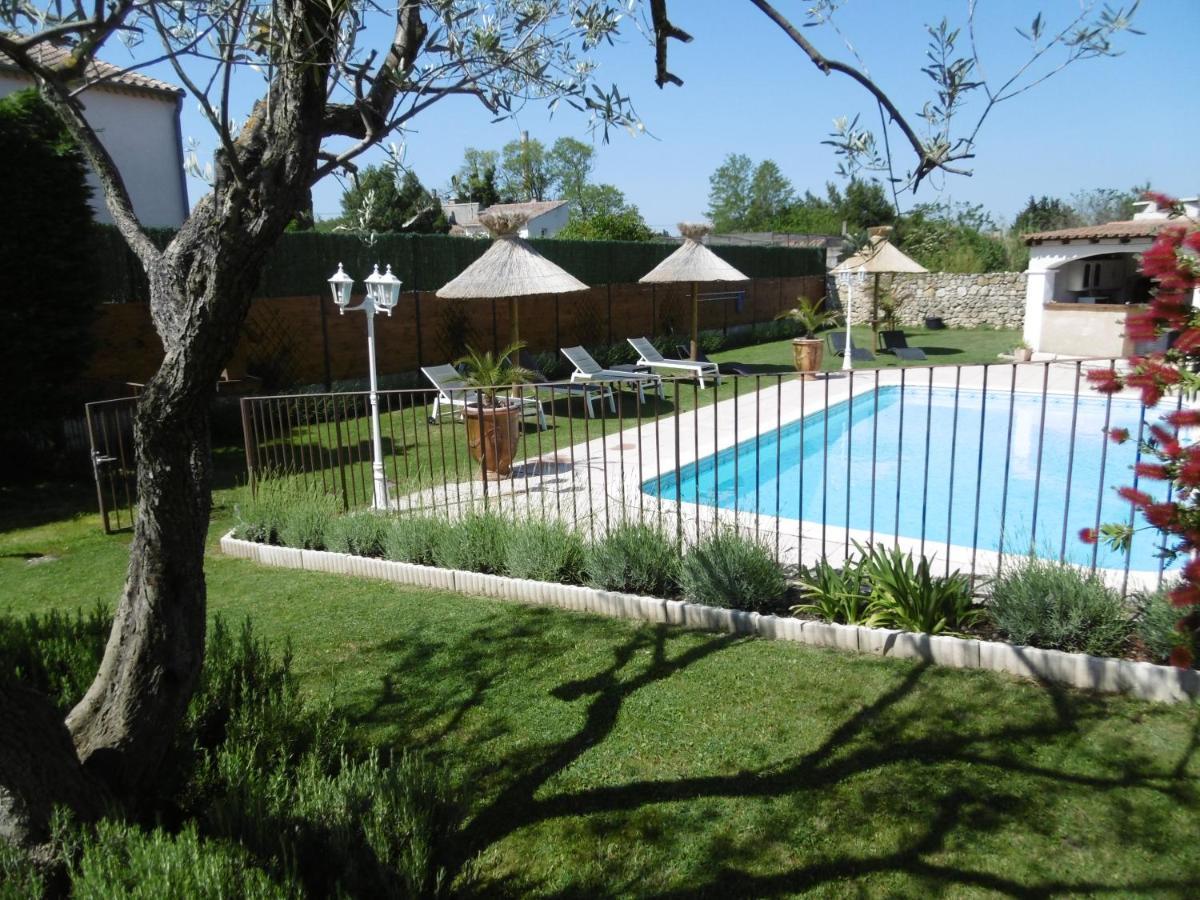 Les Chambres D'Hotes D'Eloise, Piscine Privee Aramon Bagian luar foto