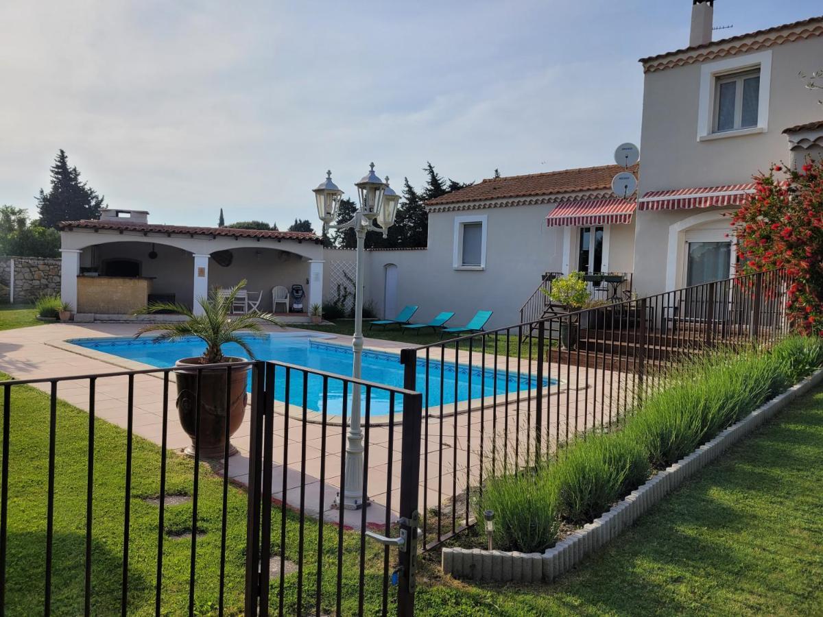 Les Chambres D'Hotes D'Eloise, Piscine Privee Aramon Bagian luar foto