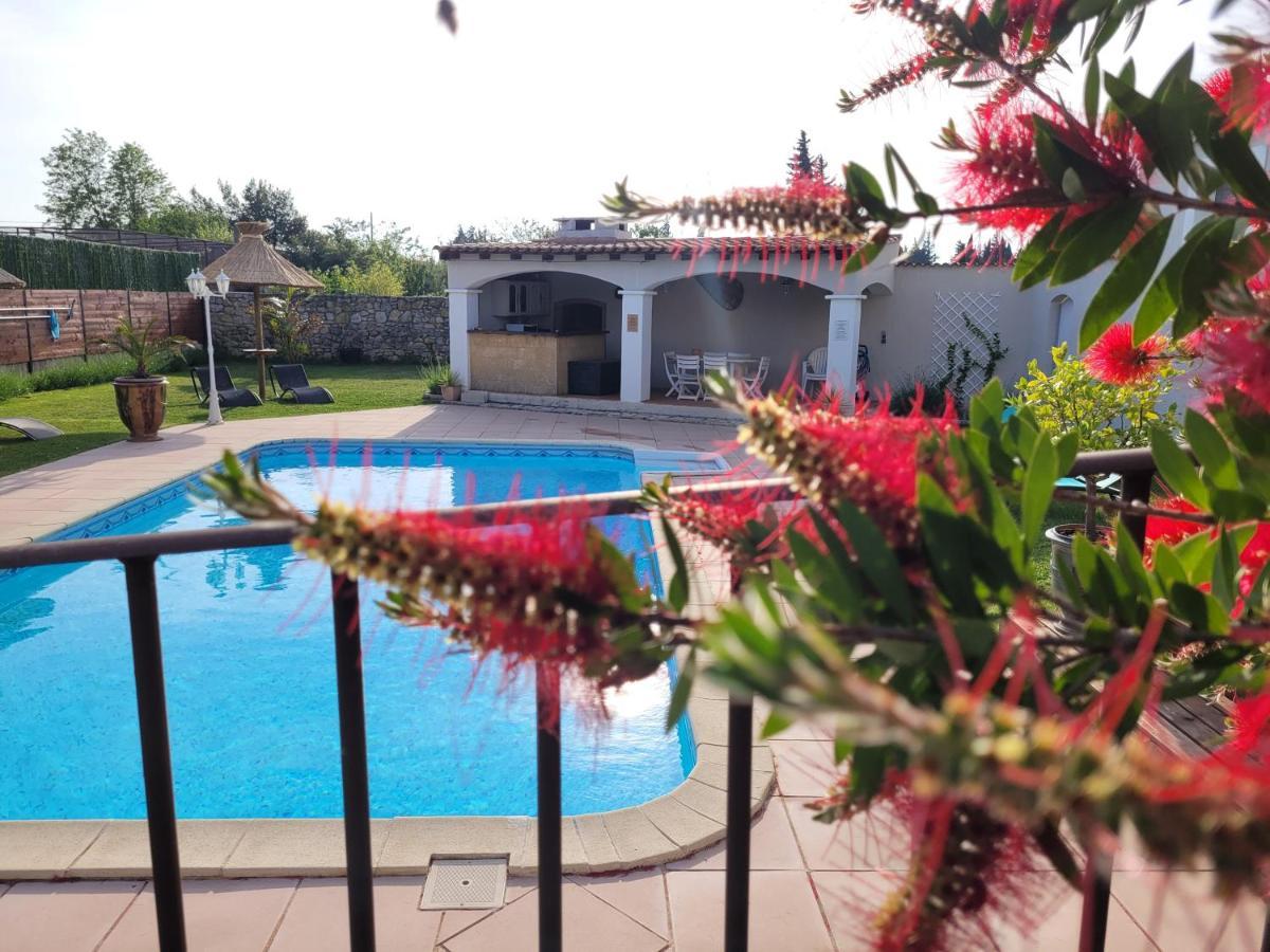 Les Chambres D'Hotes D'Eloise, Piscine Privee Aramon Bagian luar foto