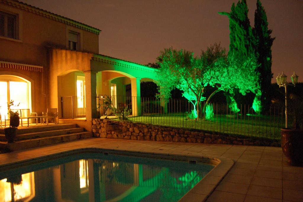 Les Chambres D'Hotes D'Eloise, Piscine Privee Aramon Bagian luar foto