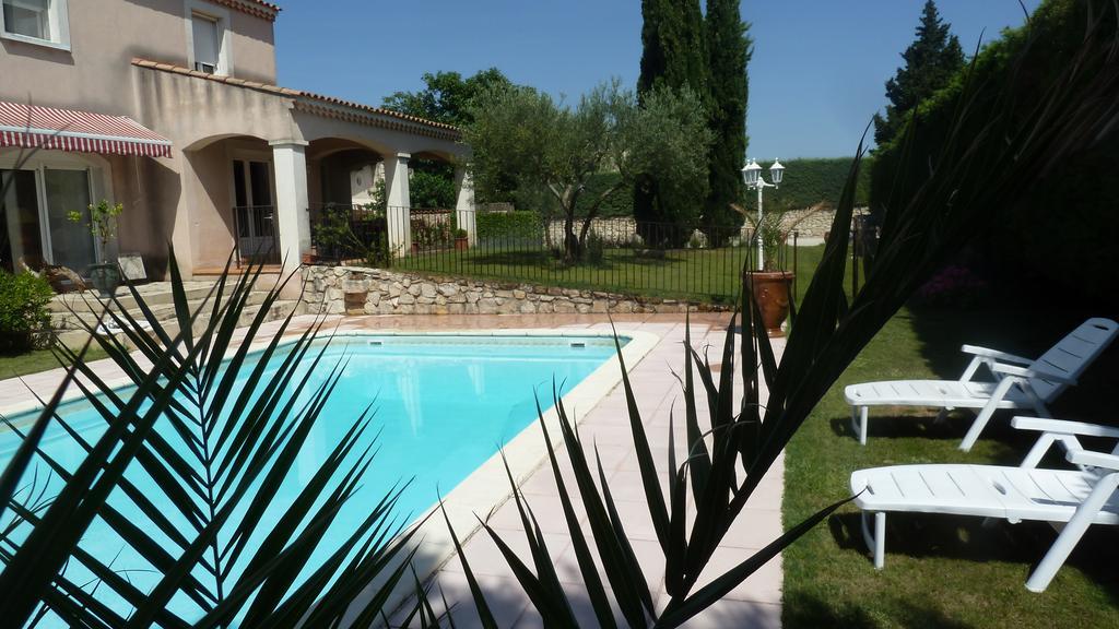 Les Chambres D'Hotes D'Eloise, Piscine Privee Aramon Bagian luar foto